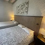 Szálloda Et Restaurant Traditionnel L' Escalandes Lesperon