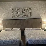 Hotel Et Restaurant Traditionnel L' Escalandes Lesperon (Landes)