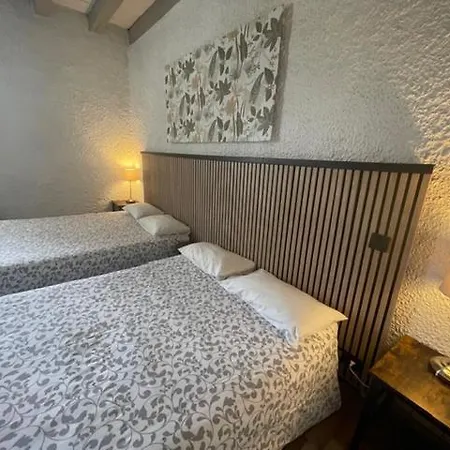 Hotel Et Restaurant Traditionnel L' Escalandes Lesperon (Landes)