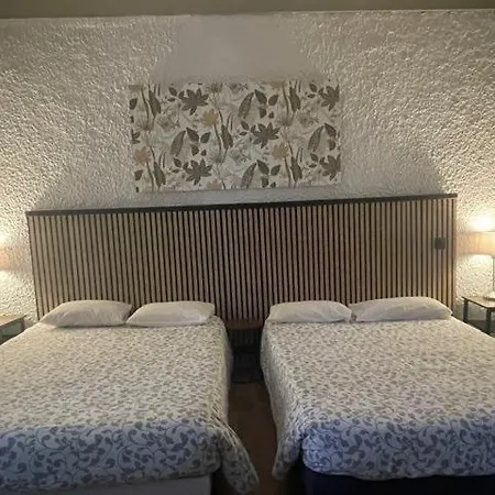 Hotel Et Restaurant Traditionnel L' Escalandes Lesperon (Landes)
