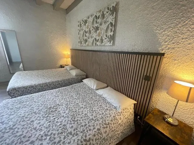 Otel Et Restaurant Traditionnel L' Escalandes Lesperon (Landes)